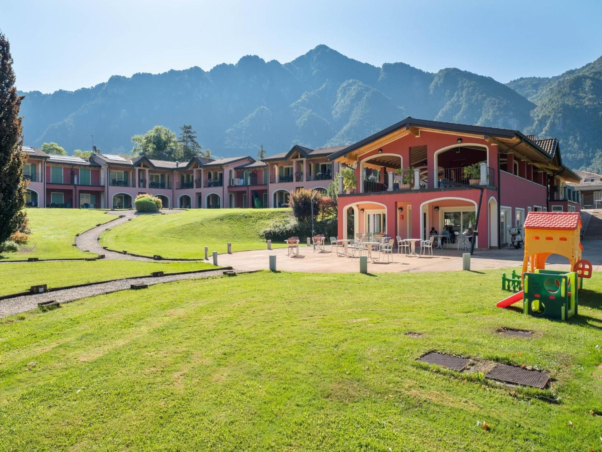 Spacious Apartment In Idro With Shared Pool Crone Buitenkant foto