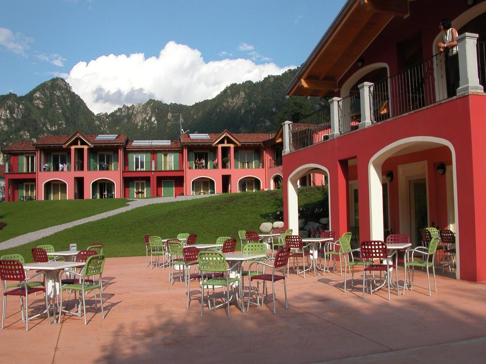 Spacious Apartment In Idro With Shared Pool Crone Buitenkant foto